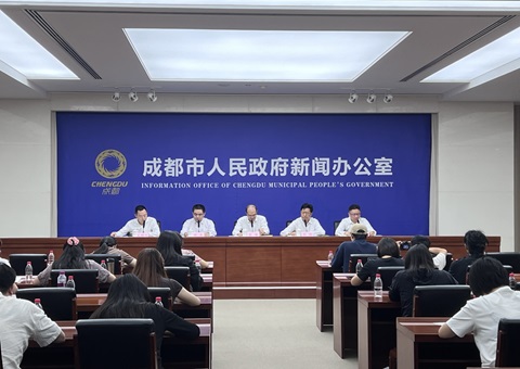 成都：走超大城市城乡融合开展、、“三农”现代化建设新路