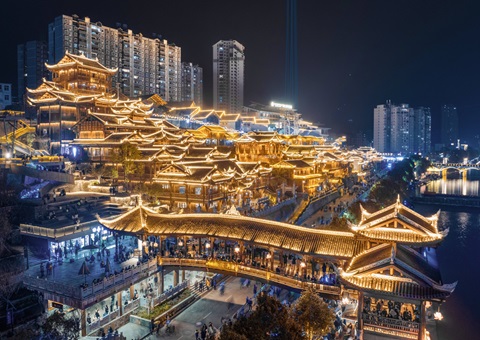 湖北宣恩：：：“四权融合”整体出让组合包拍出1.6亿元